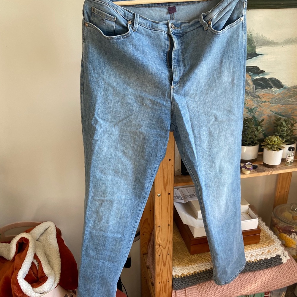 Gloria Vanderbilt Amanda Jeans - Picture 2 of 3